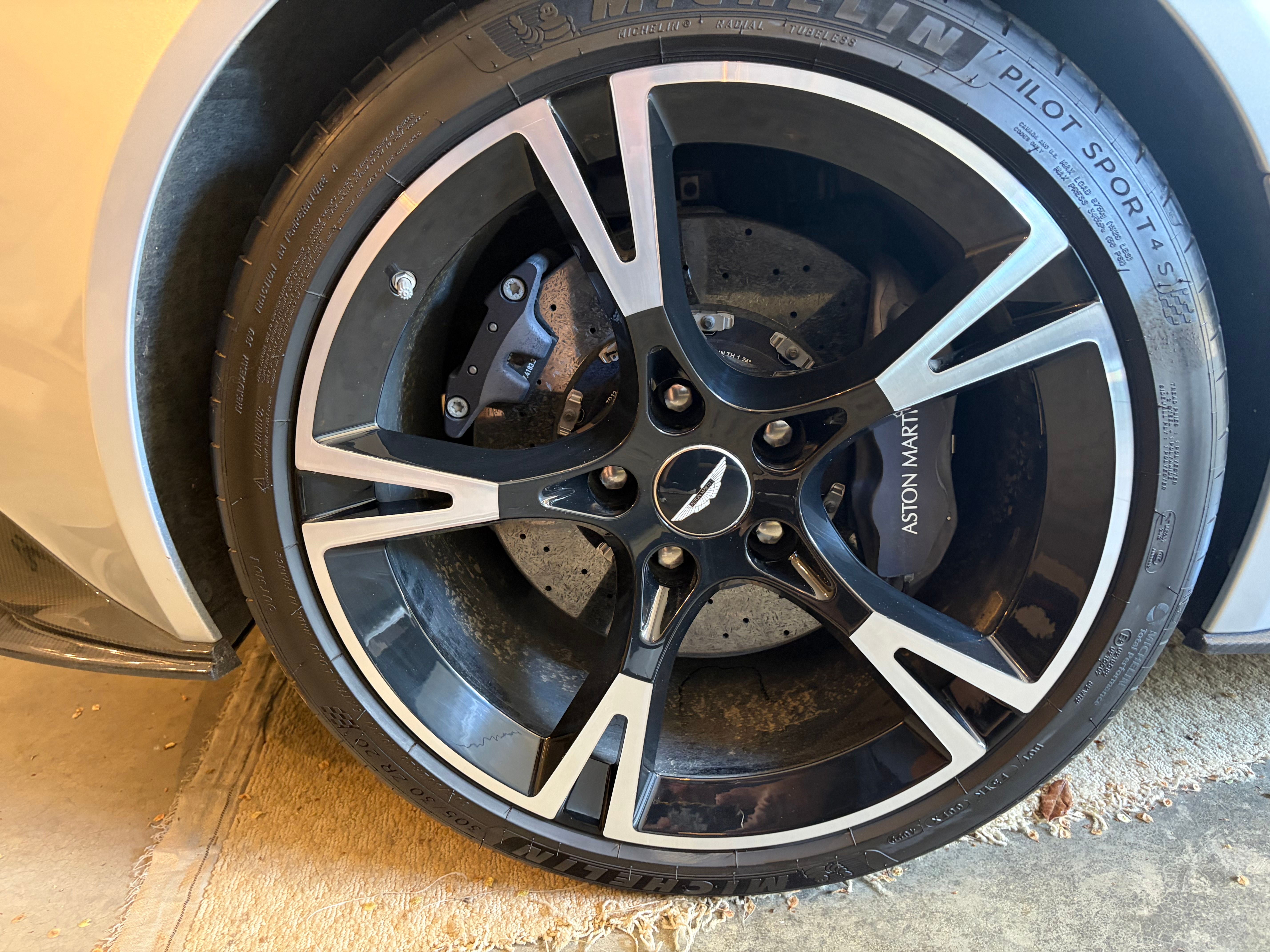 Used 2018 Aston Martin Vanquish S RWD image 17