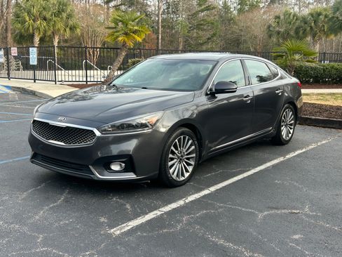 Used 2017 Kia Cadenza Premium w/ Luxury Package image 2