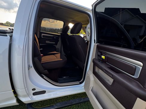 Used 2018 RAM 1500 Classic SLT AWD/4WD image 8