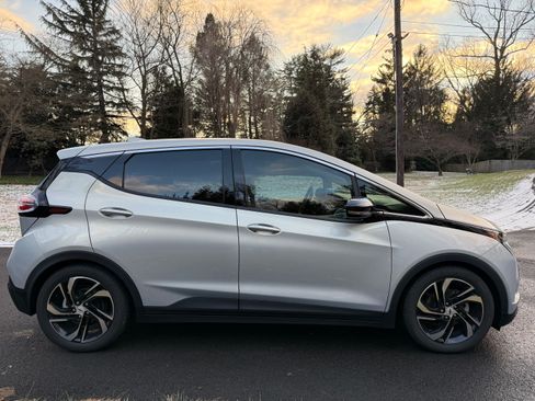 Used 2022 Chevrolet Bolt LT w/ Infotainment Package image 12