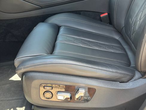 Used 2024 BMW X6 xDrive40i w/ Premium Package AWD/4WD image 11
