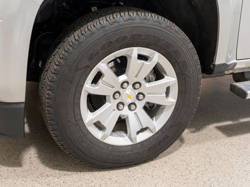 Used 2017 Chevrolet Colorado LT AWD/4WD image 12