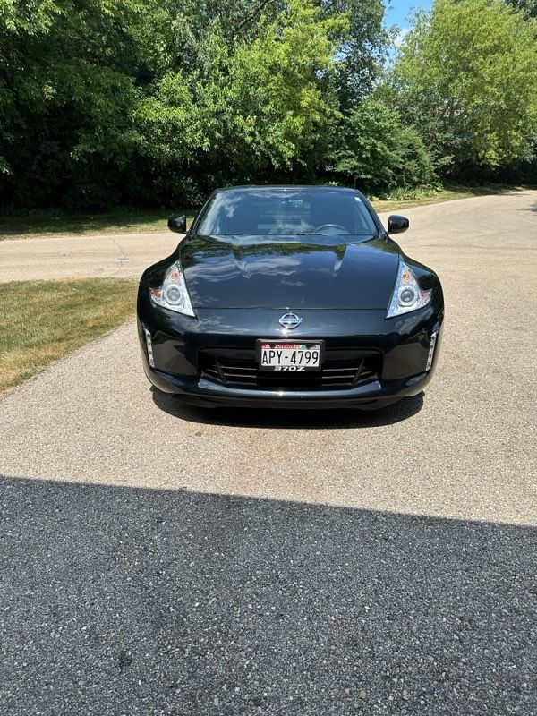 Used 2014 Nissan 370Z Touring w/ Sport Package RWD image 2