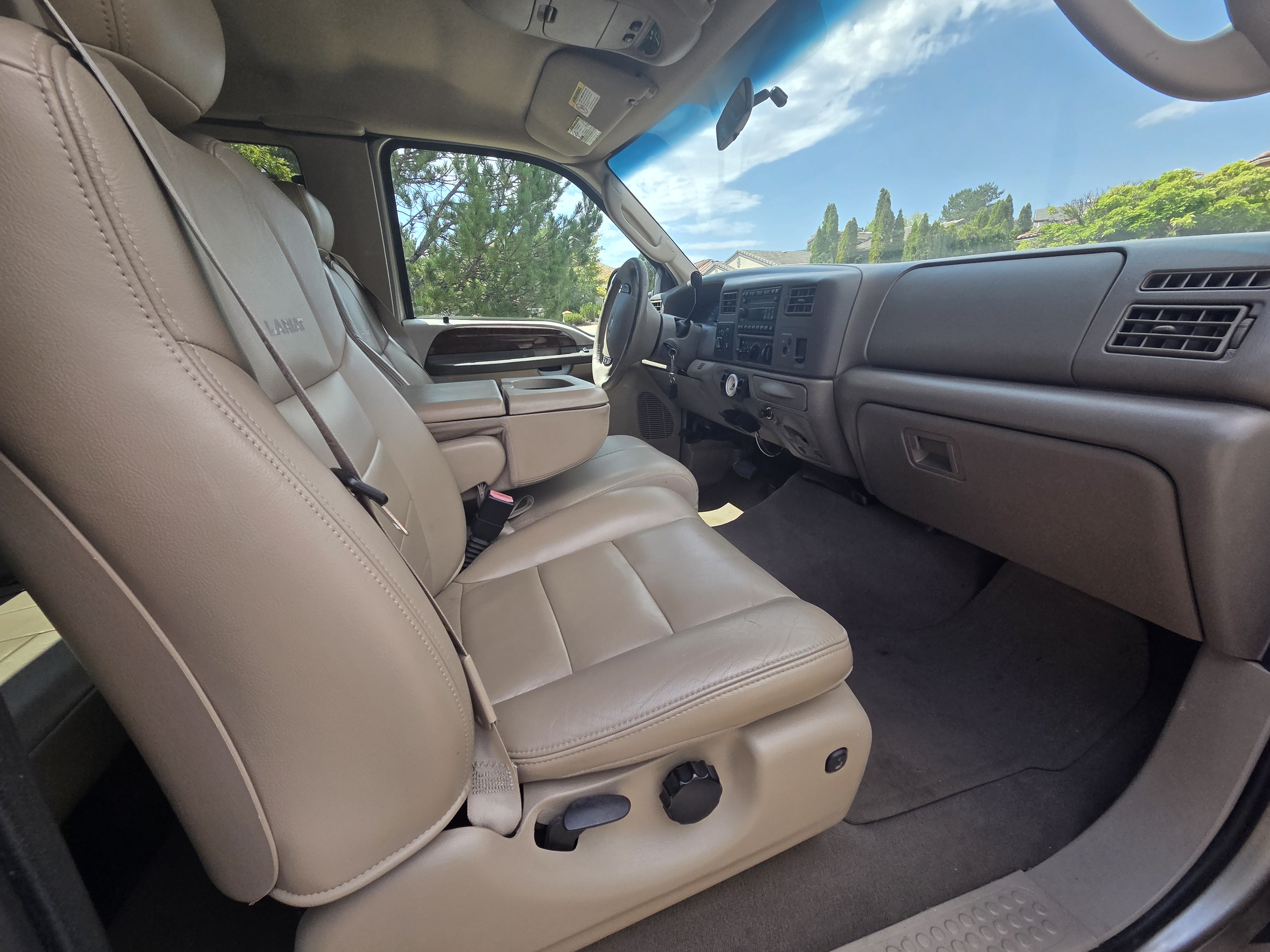 Used 2004 Ford F350 Lariat AWD/4WD image 11