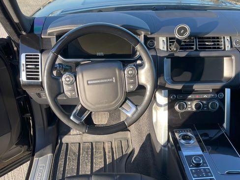 Used 2017 Land Rover Range Rover HSE image 16