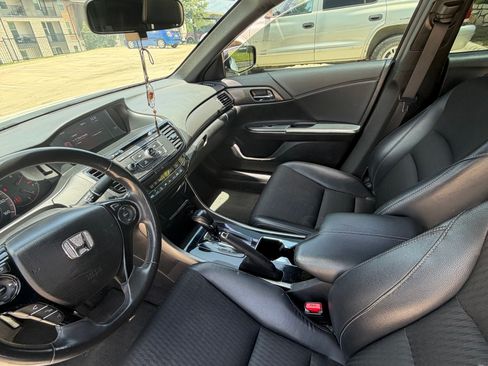 Used 2017 Honda Accord Sport image 2