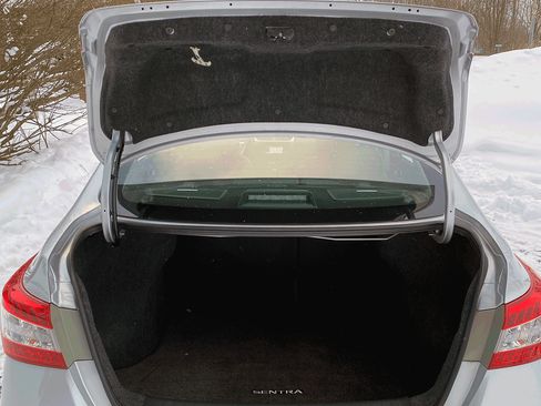 Used 2014 Nissan Sentra SL w/ Premium Package image 11