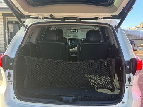 Used 2018 Toyota Highlander XLE FWD image 10
