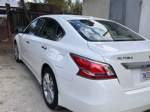 Used 2015 Nissan Altima 2.5 SL w/ Technology Package FWD image 1