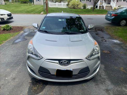 Used 2013 Hyundai Veloster FWD image 4