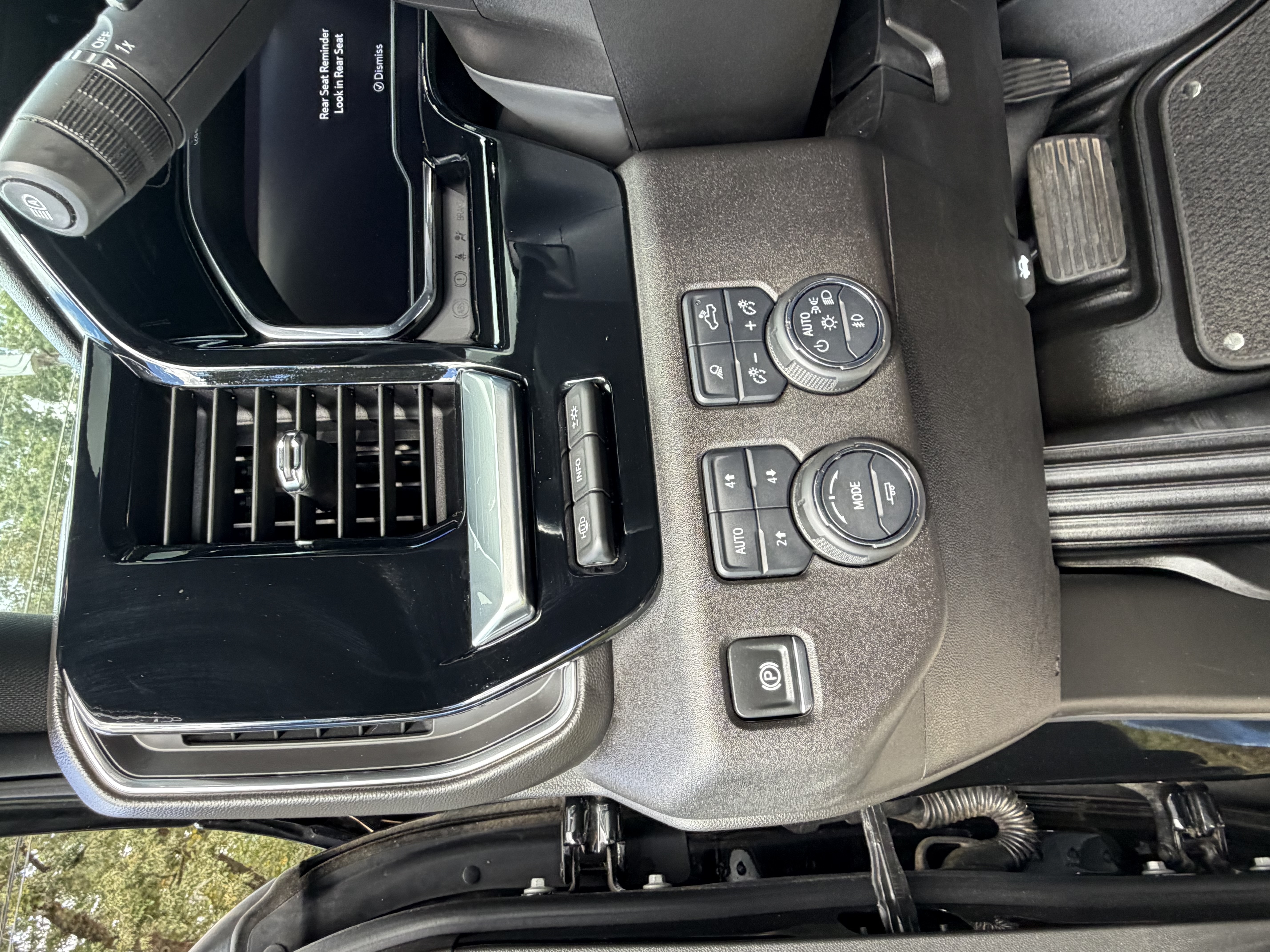 Used 2024 Chevrolet Silverado 3500 High Country w/ High Country Premium Package AWD/4WD image 13
