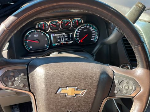 Used 2015 Chevrolet Suburban LT image 9