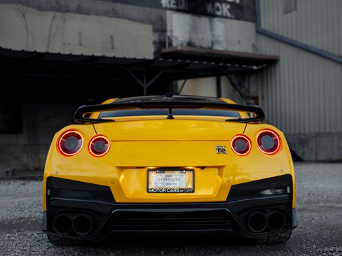 Used 2017 Nissan GT-R Premium AWD/4WD image 4