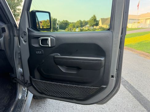 Used 2021 Jeep Gladiator Sport AWD/4WD image 14