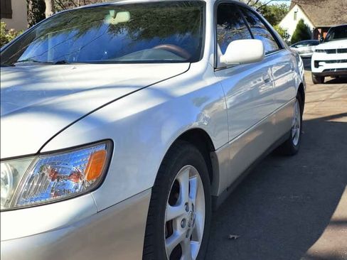 Used 2001 Lexus ES 330 image 9