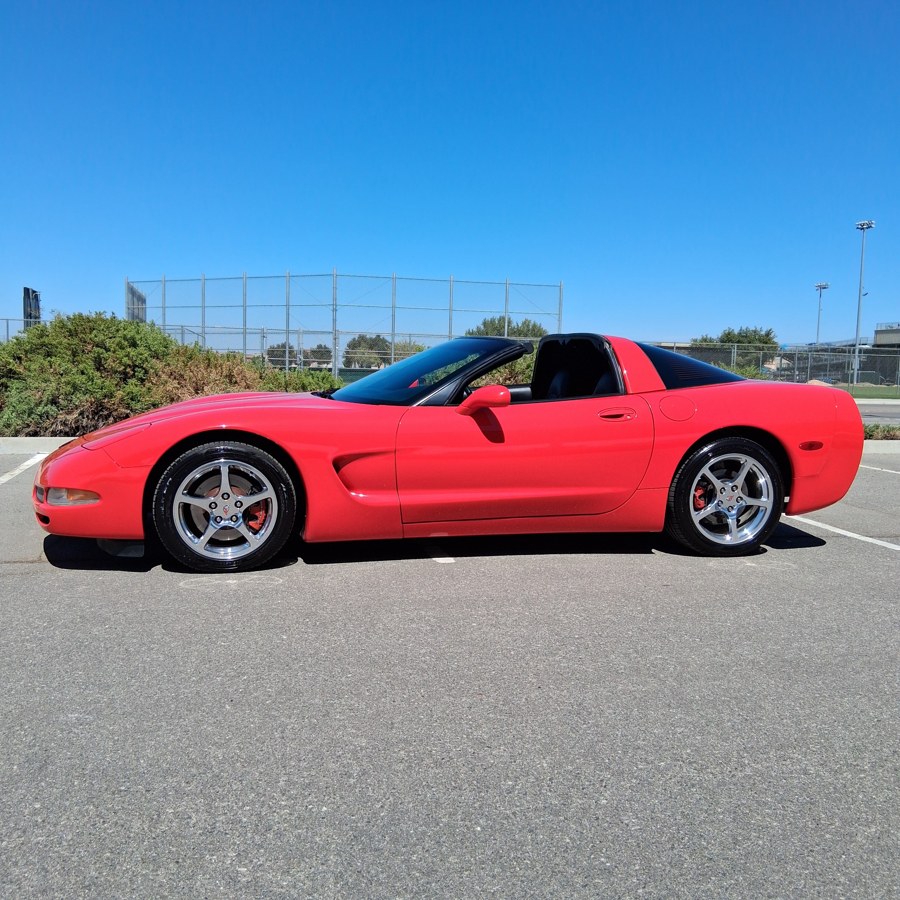 Used 2002 Chevrolet Corvette Coupe RWD image 1
