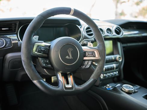 Used 2022 Ford Mustang Shelby GT500 w/ Carbon Fiber Track Pack image 31