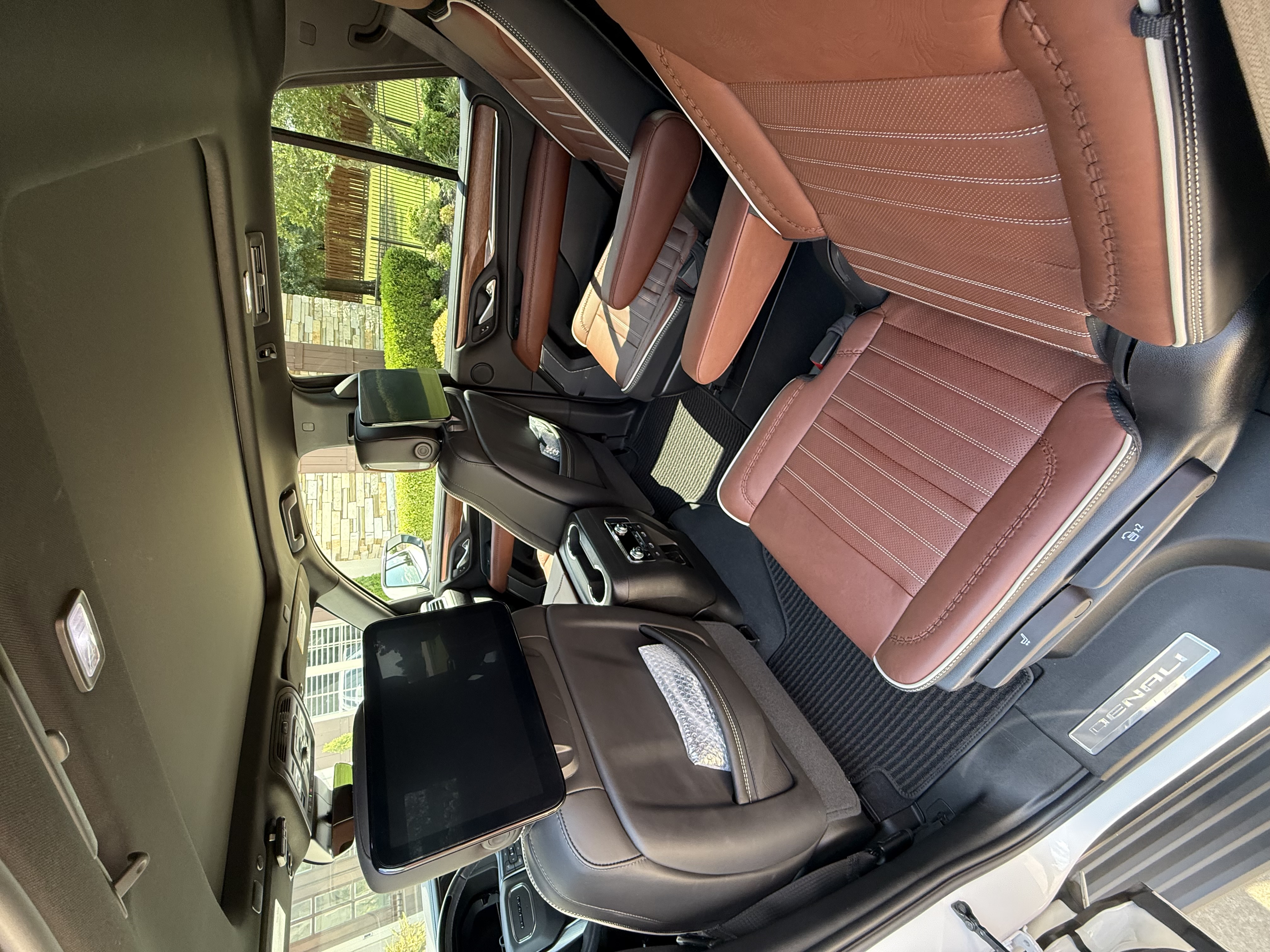 Used 2023 GMC Yukon Denali Ultimate AWD/4WD image 10