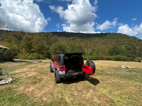 Used 2011 Jeep Wrangler Unlimited Sport AWD/4WD image 6