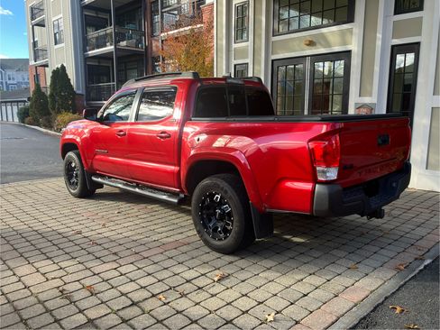 Used 2016 Toyota Tacoma SR5 w/ SR5 Appearance Package (SN) image 5