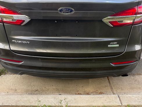 Used 2020 Ford Fusion SE FWD image 4