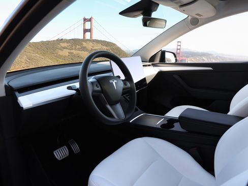 Used 2022 Tesla Model Y Performance image 8