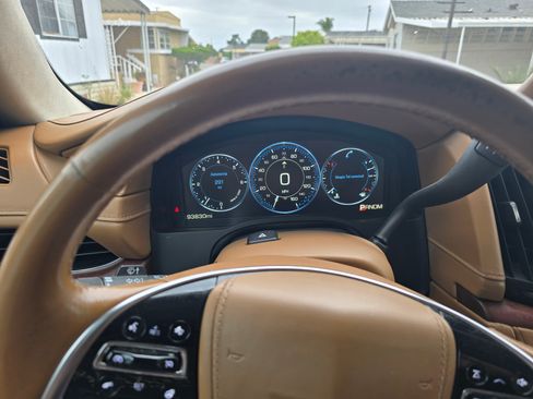 Used 2015 Cadillac Escalade Platinum image 6