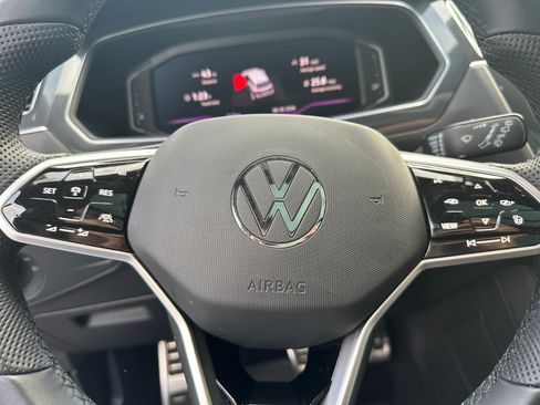Used 2022 Volkswagen Tiguan SEL R-Line AWD/4WD image 10