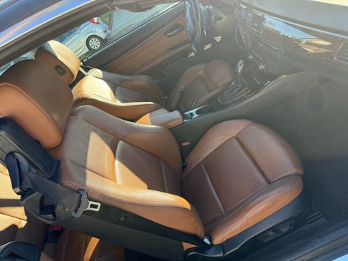 Used 2010 BMW 335i Convertible image 8