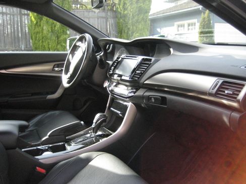 Used 2017 Honda Accord EX-L image 8