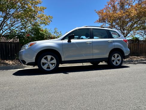 Used 2016 Subaru Forester 2.5i w/ Alloy Wheel Package AWD/4WD image 10