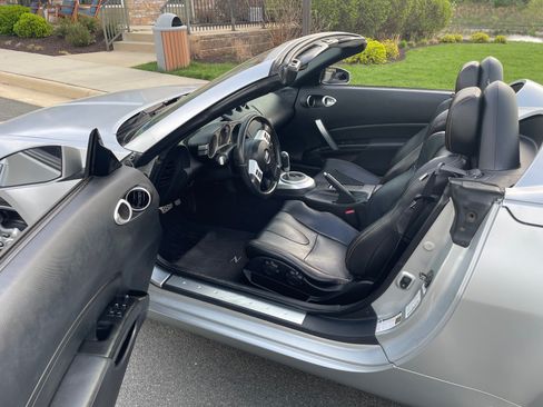 Used 2006 Nissan 350Z Enthusiast w/ (S02) Side Air Bags Pkg image 17