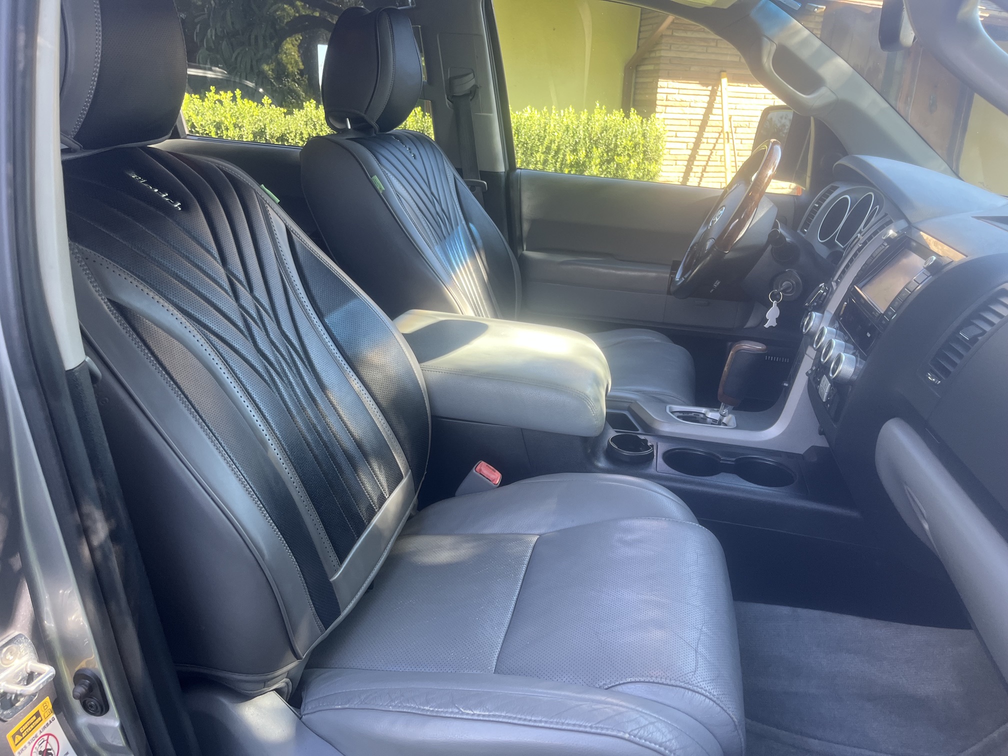 Used 2010 Toyota Sequoia Platinum RWD image 10