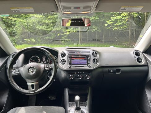 Used 2015 Volkswagen Tiguan S image 6