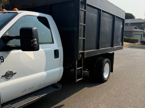 Used 2016 Ford F550 4x4 Regular Cab Super Duty image 4