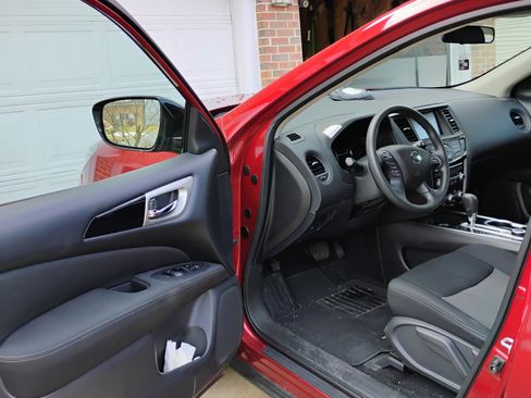 Used 2017 Nissan Pathfinder S image 20