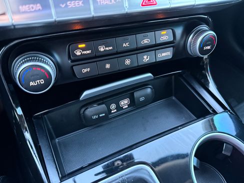 Used 2019 Kia Stinger Sedan 4D w/ Sun & Sound Package image 10