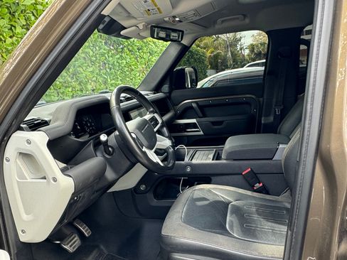 Used 2020 Land Rover Defender 110 SE image 21
