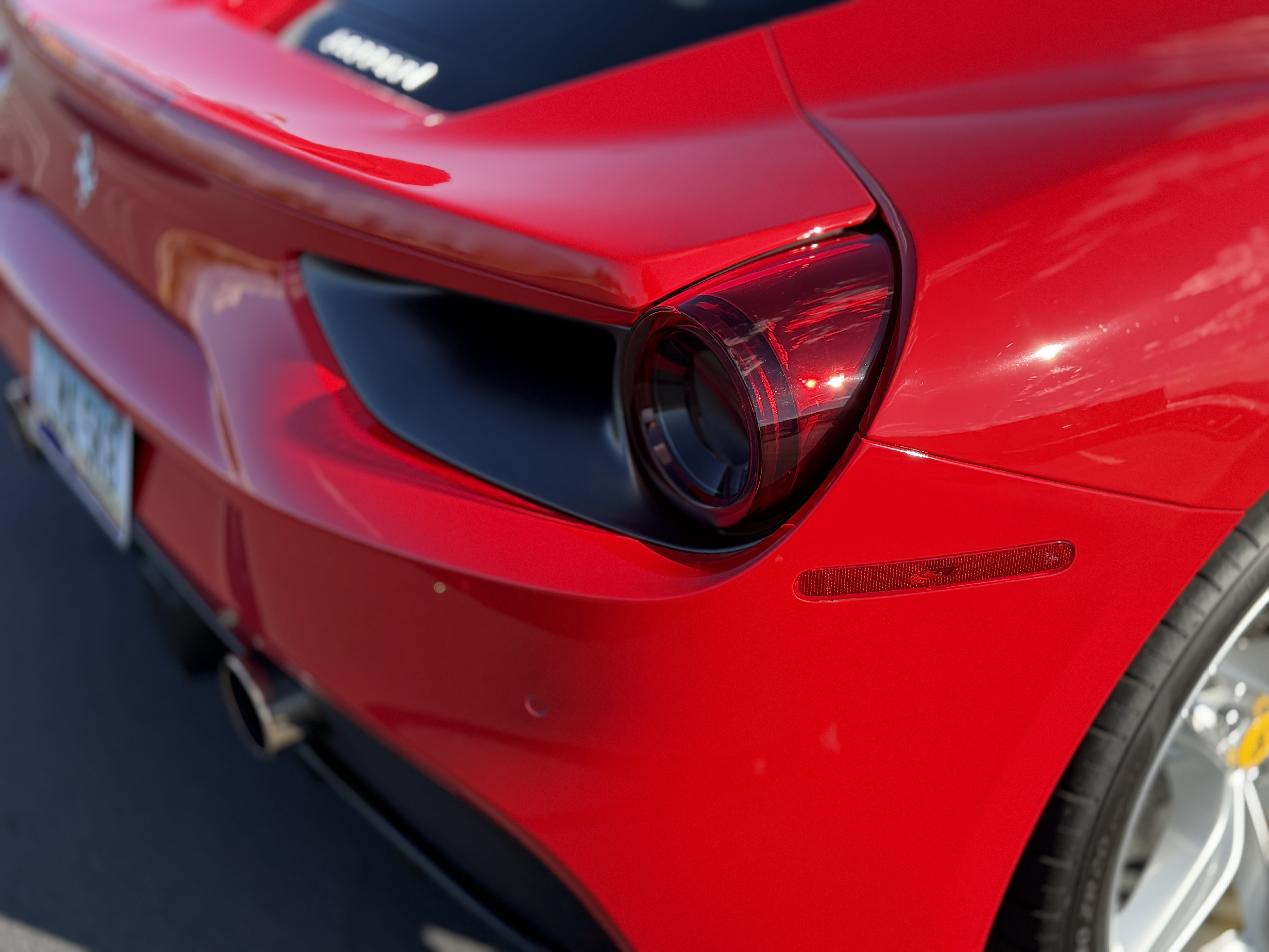 Used 2016 Ferrari 488 GTB RWD image 9