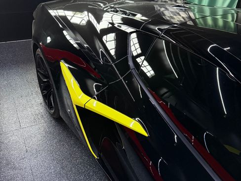 Used 2023 Chevrolet Corvette Z06 w/ Z07 Performance Package image 4