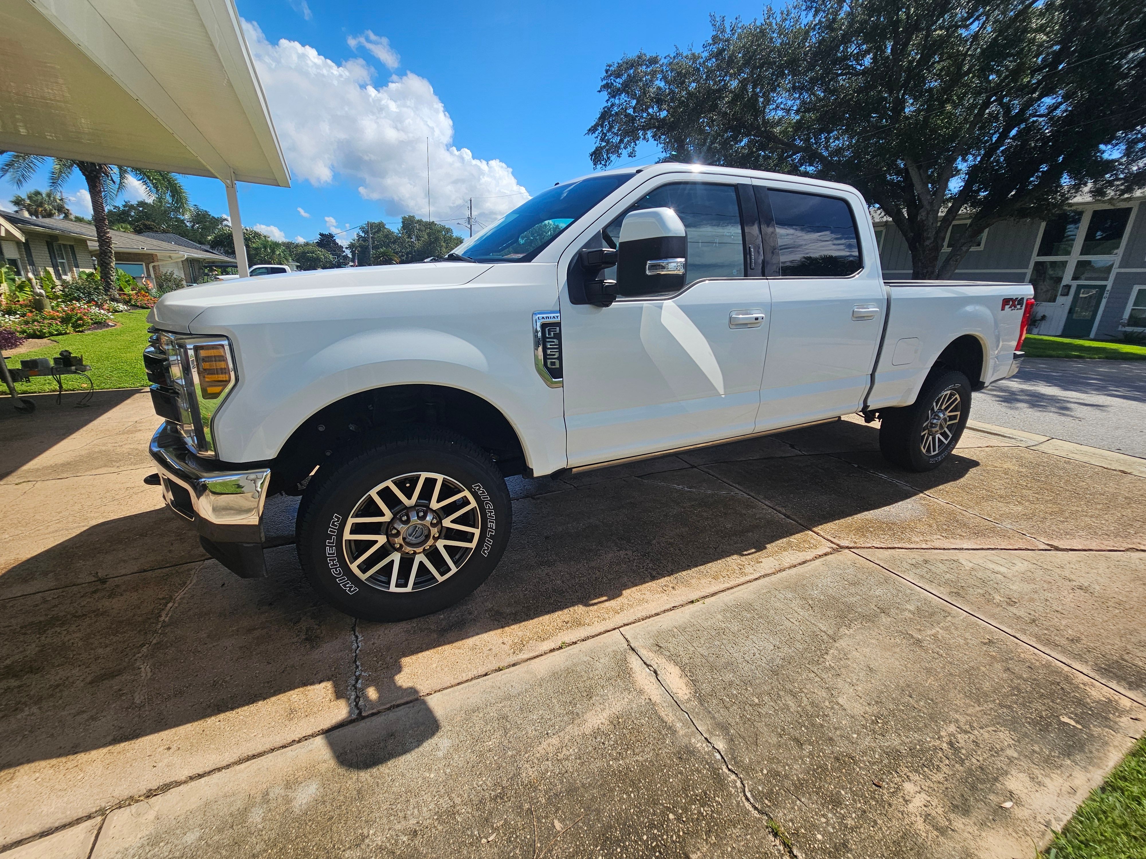 Used 2019 Ford F250 Lariat w/ Lariat Ultimate Package AWD/4WD image 2