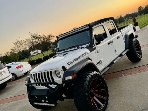 Used 2020 Jeep Gladiator Sport w/ Quick Order Package 24S image 2
