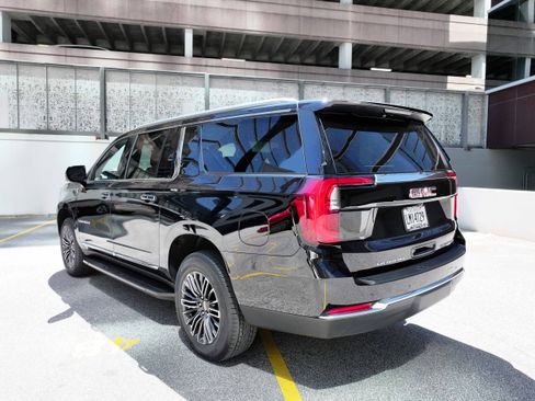 Used 2026 GMC Yukon XL Elevation image 4