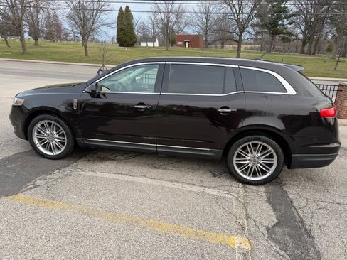 Used 2013 Lincoln MKT AWD image 1