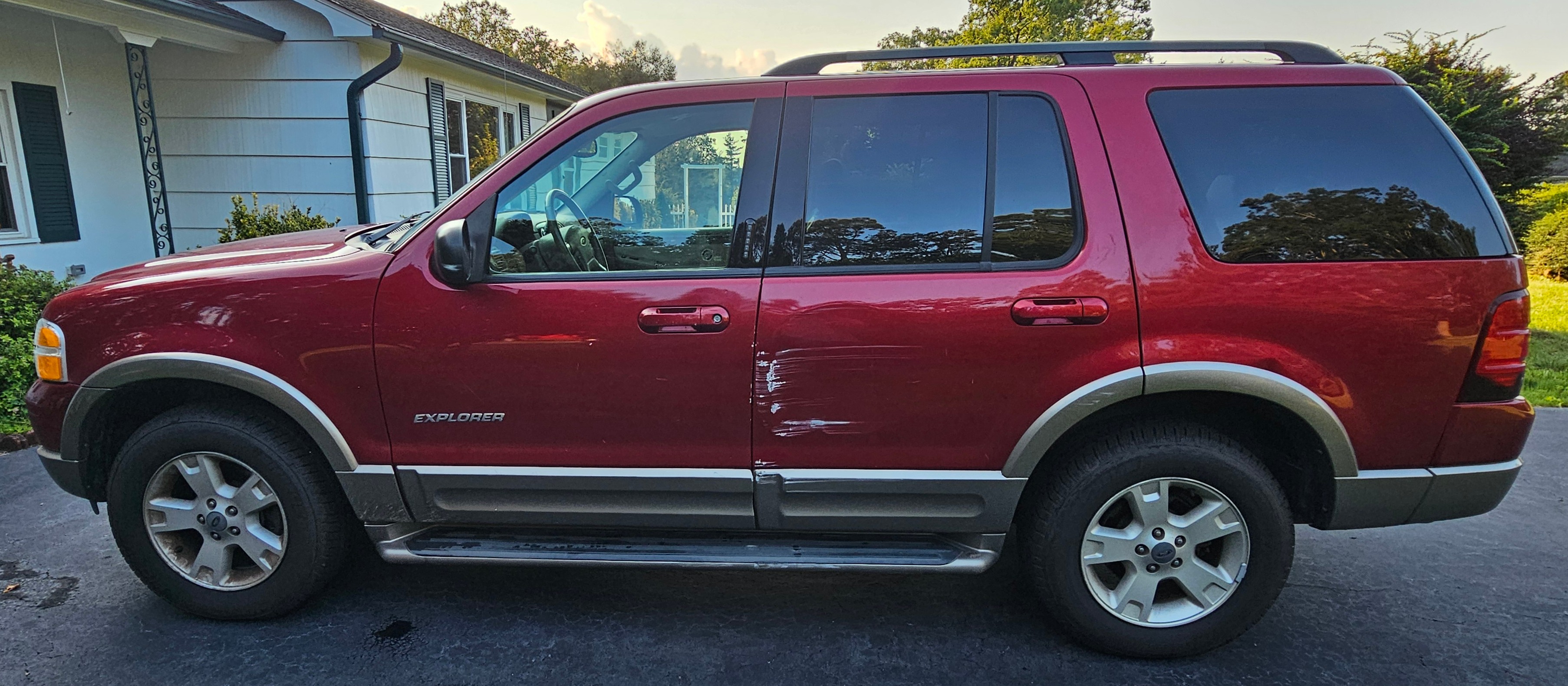 Used 2004 Ford Explorer Eddie Bauer RWD image 9
