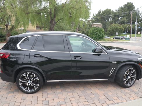 Used 2023 BMW X5 xDrive45e w/ Parking Assistance Package AWD/4WD image 9