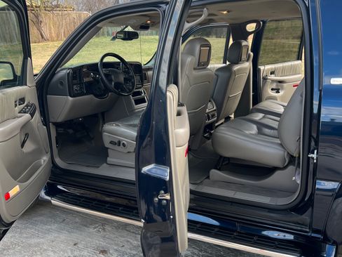 Used 2006 Chevrolet Avalanche Z66 w/ Sun And Sound Package image 1