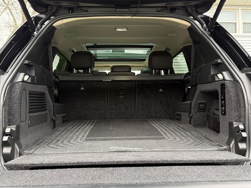 Used 2024 Land Rover Range Rover Long Wheelbase SE image 17