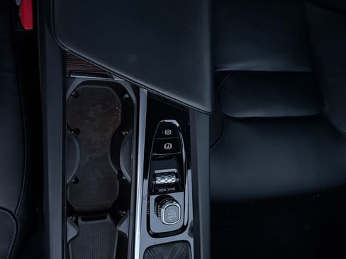 Used 2021 Volvo S60 T5 Momentum w/ Premium Package image 10