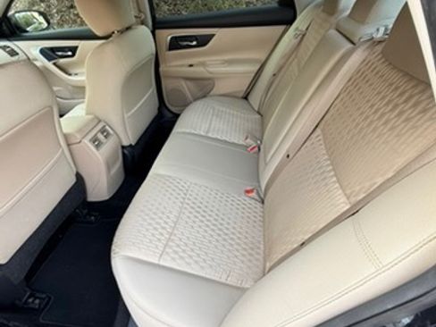 Used 2016 Nissan Altima 2.5 SV w/ Convenience Package image 11